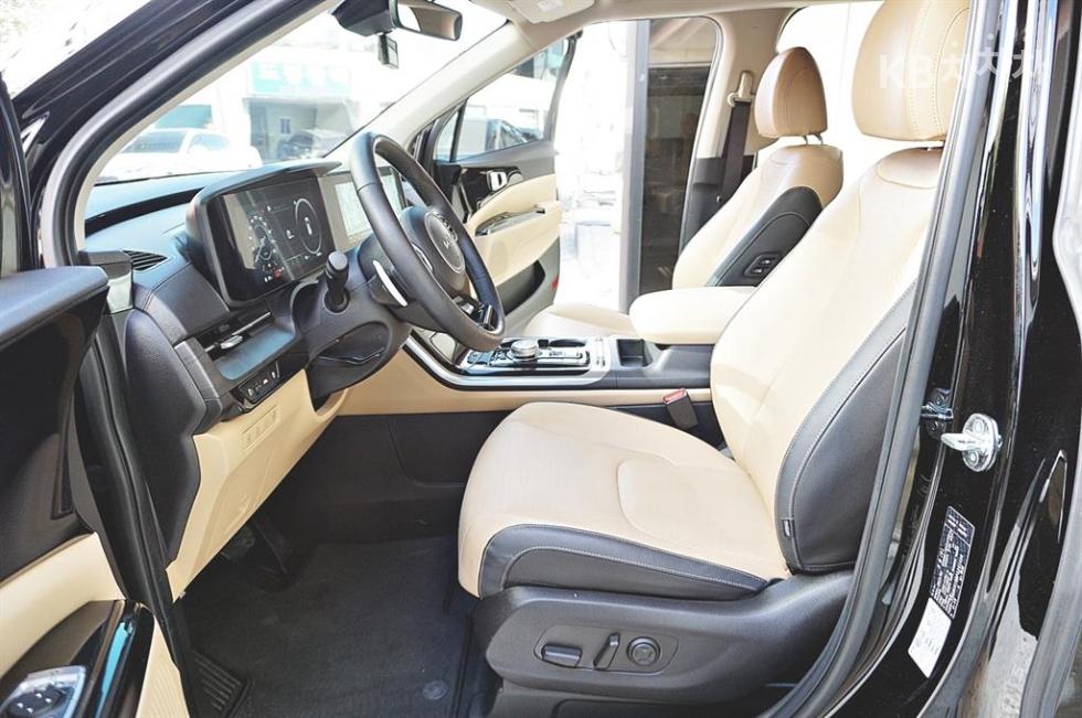 2023 - kia carnival