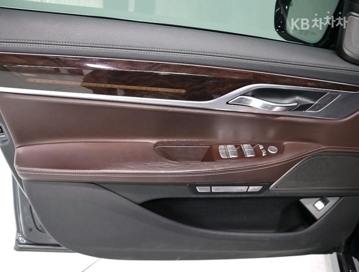 BMW 7 Series G11 740Ld xDrive Base Type 9