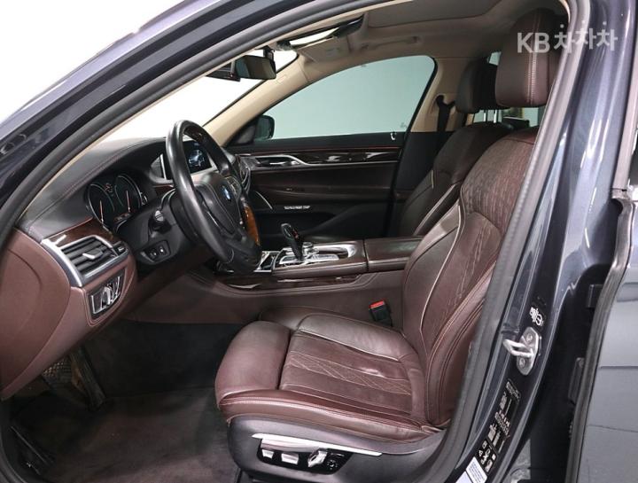 BMW 7 Series G11 740Ld xDrive Base Type 10