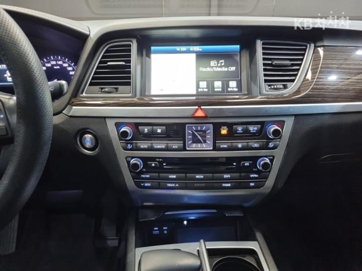 Genesis G80 3.3 GDI AWD Luxury 9