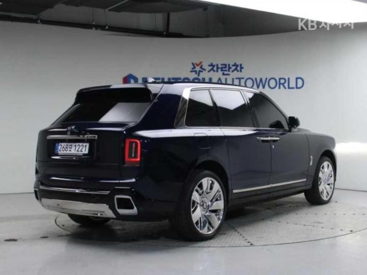 Rolls Royce Cullinan 6.7 V12 Black Badge - фото 2