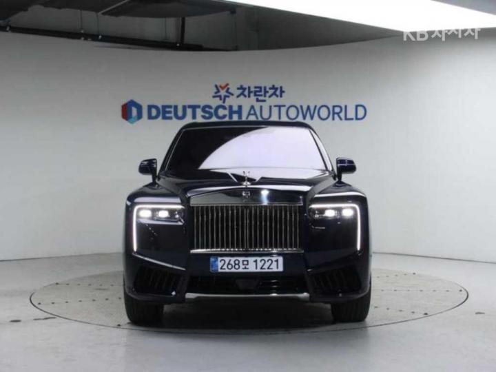 Rolls Royce Cullinan 6.7 V12 Black Badge - фото 3