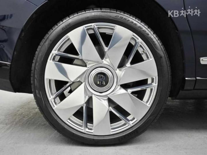 Rolls Royce Cullinan 6.7 V12 Black Badge - фото 5