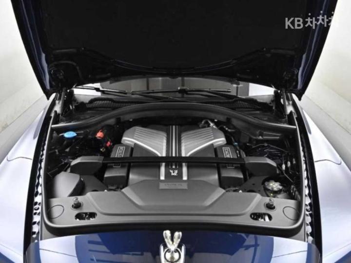 Rolls Royce Cullinan 6.7 V12 Black Badge - фото 6