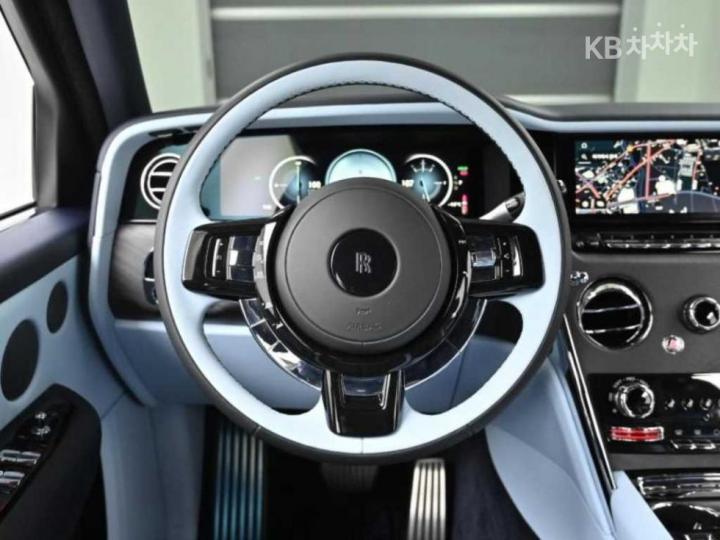 Rolls Royce Cullinan 6.7 V12 Black Badge - фото 13