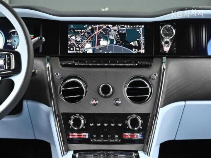 Rolls Royce Cullinan 6.7 V12 Black Badge - фото 14