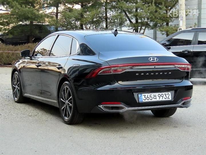 Hyundai Grandeur 2.5 Exclusive 4