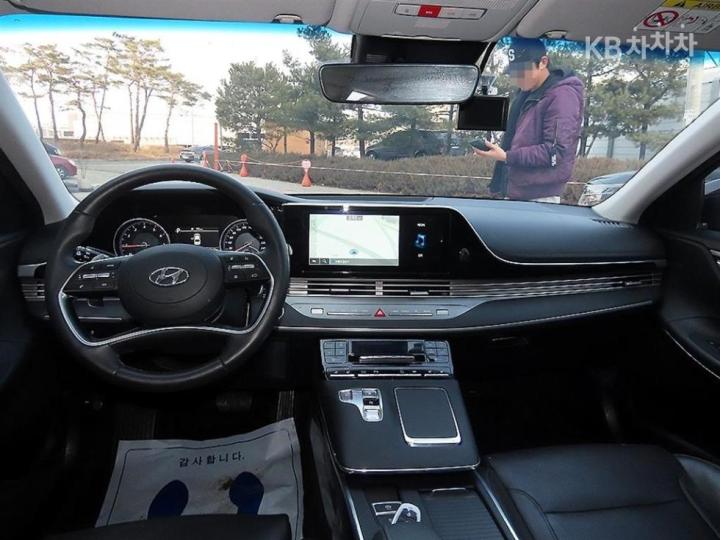 Hyundai Grandeur 2.5 Exclusive 8
