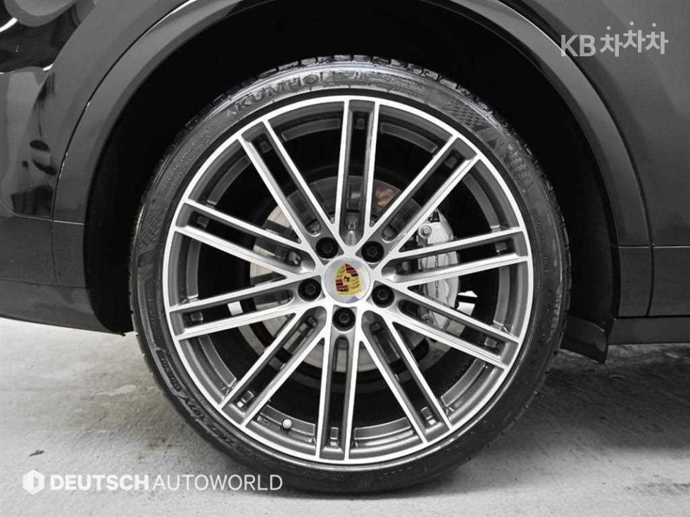 2023 Porsche (9Y0) photo