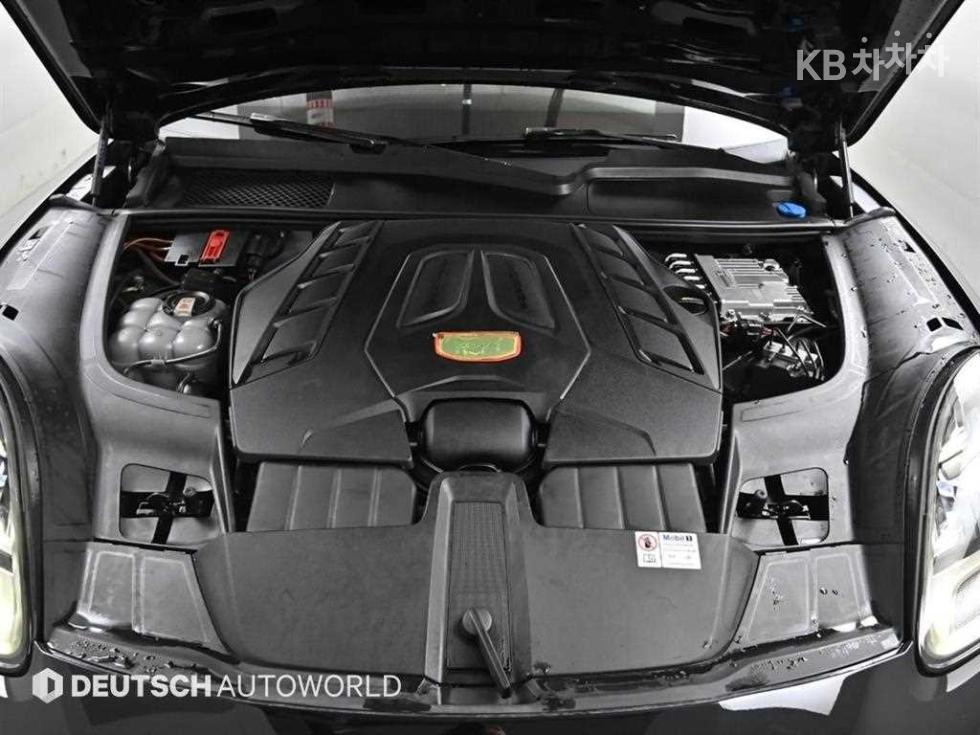 2023 Porsche (9Y0) photo