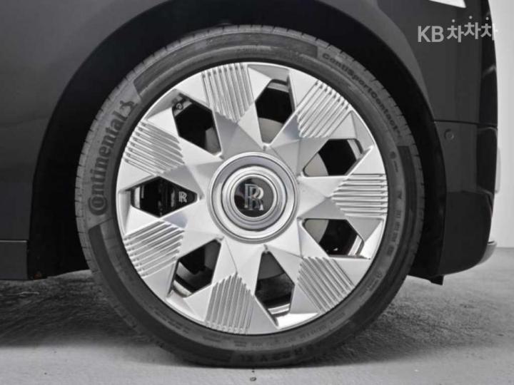 Rolls Royce Phantom 6.7 V12 EWB - фото 5