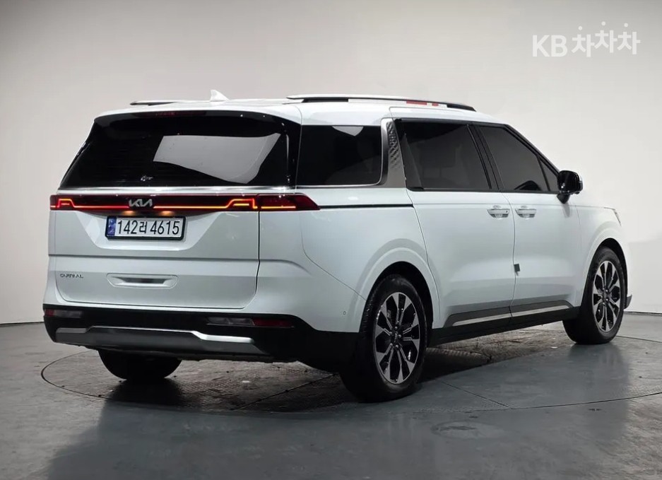 2023 - kia carnival