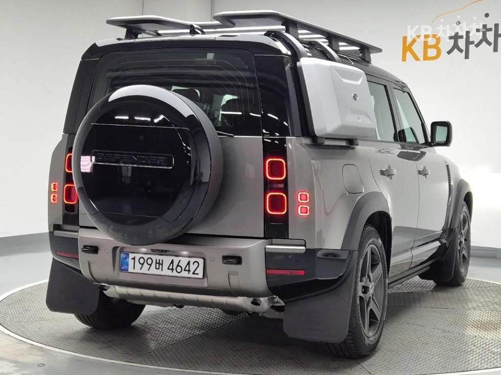 Land Rover Defender — miniaturë 3