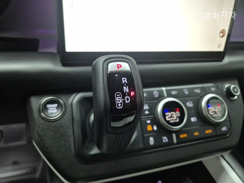 Land Rover Defender — miniaturë 8