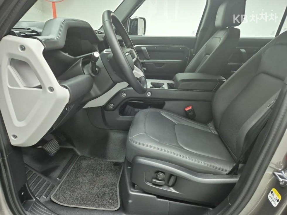 Land Rover Defender — miniaturë 11