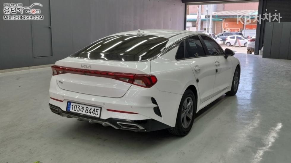 2022 - kia k5