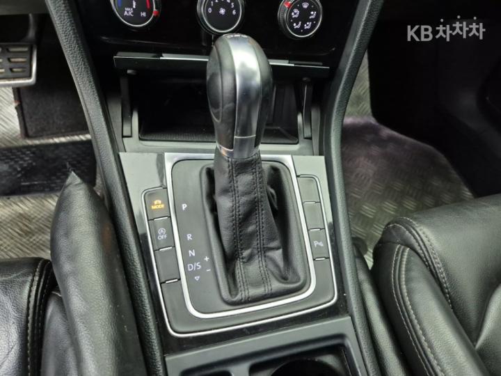 Volkswagen Golf 1.6 TDI BlueMotion MK7 9