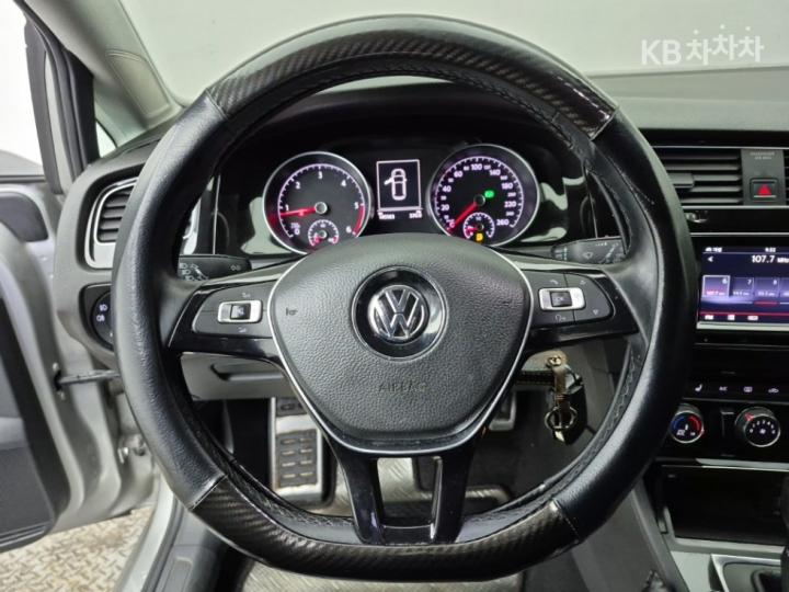 Volkswagen Golf 1.6 TDI BlueMotion MK7 10