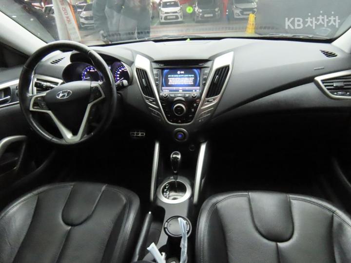 Hyundai Veloster Extreme 6