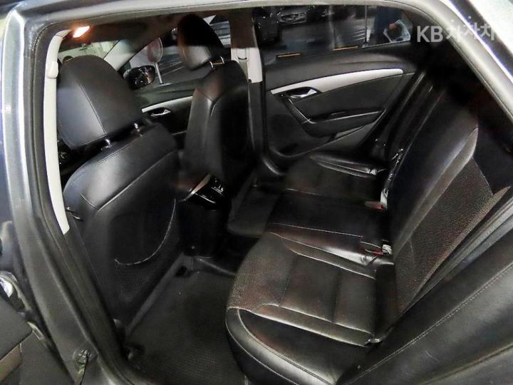 Hyundai i40 2.0 GDI SMART 8