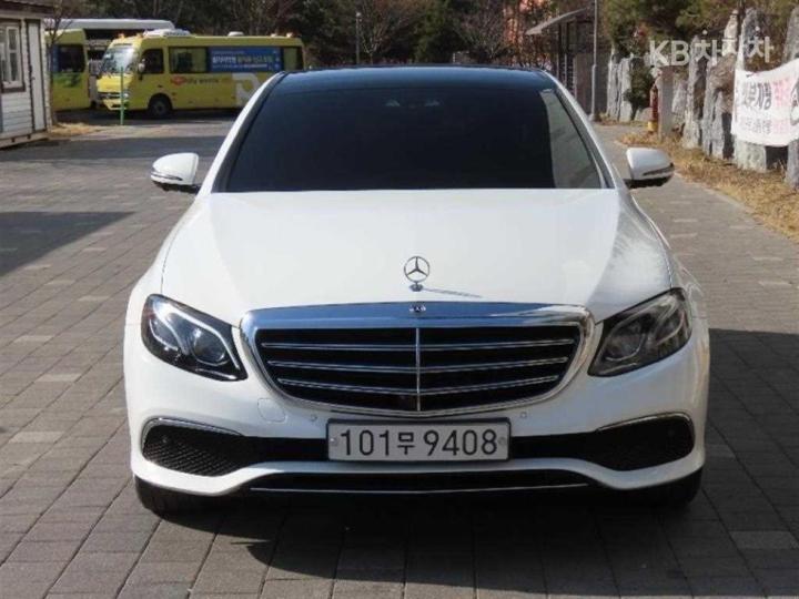 Mercedes-Benz E-Class W213 E300e Exclusive 2