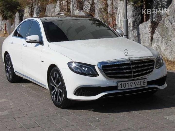 Mercedes-Benz E-Class W213 E300e Exclusive 3