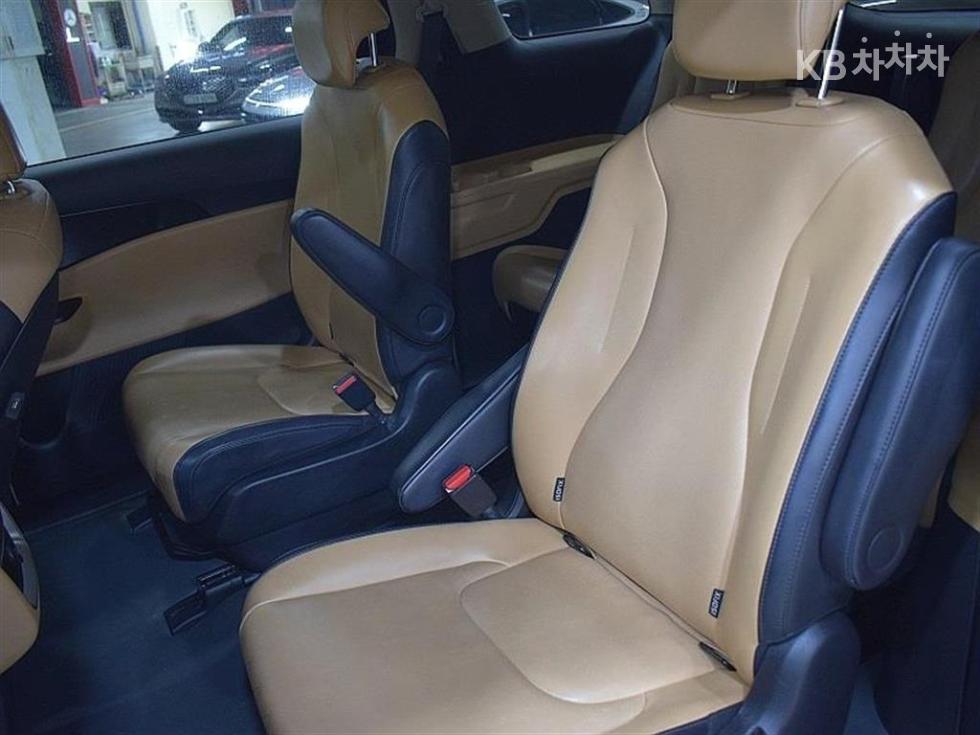 2023 - kia carnival