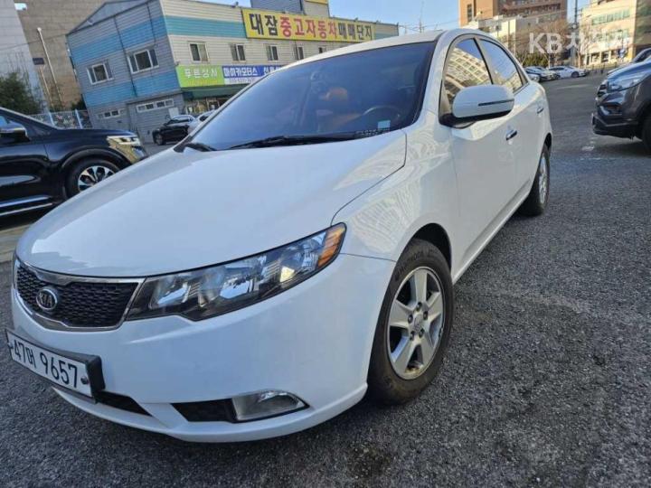 Kia Forte 1.6 GDI Luxury 3