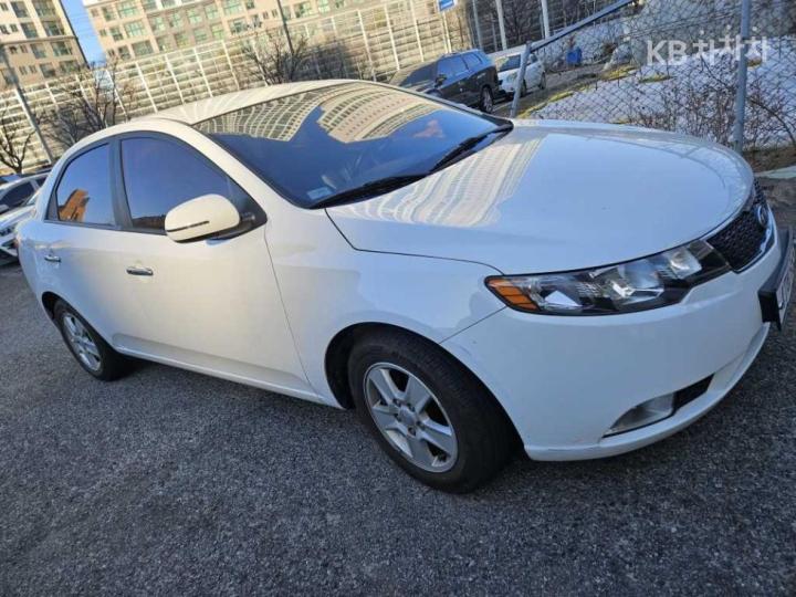 Kia Forte 1.6 GDI Luxury 4