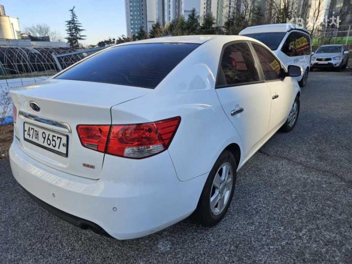 Kia Forte 1.6 GDI Luxury 5