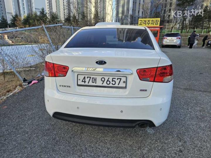 Kia Forte 1.6 GDI Luxury 6