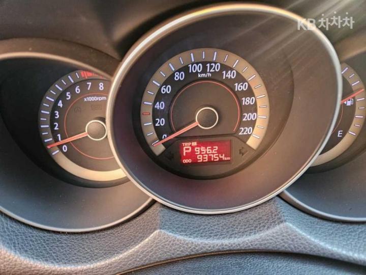 Kia Forte 1.6 GDI Luxury 9