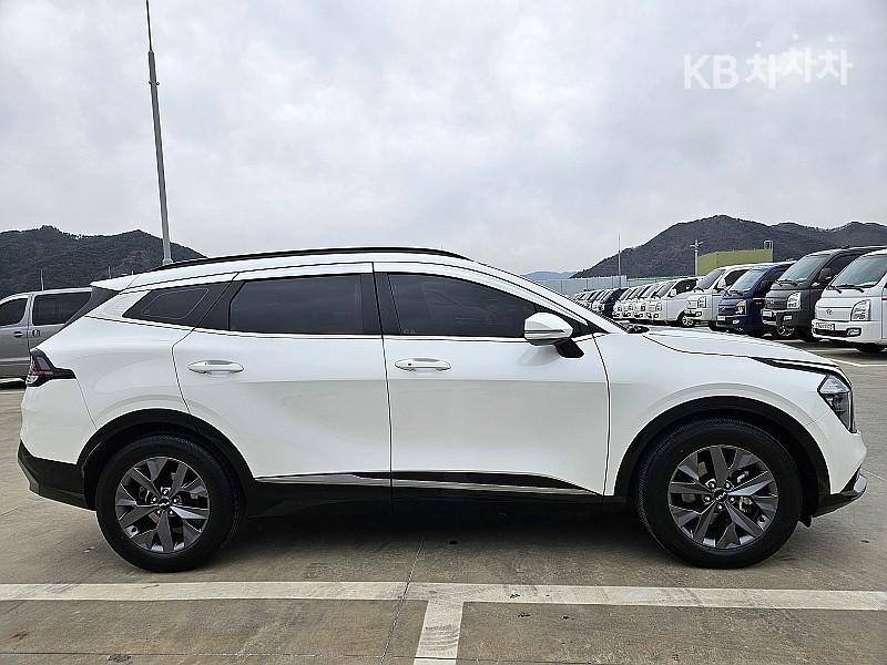 2022 - kia sportage