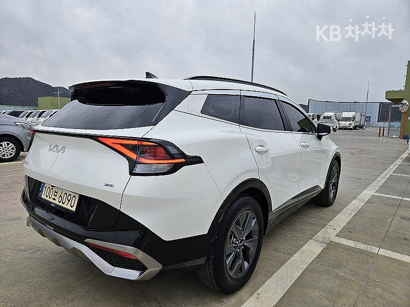 2022 - kia sportage