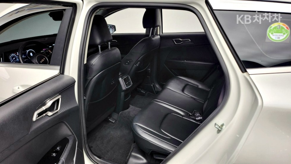 2022 - kia sportage