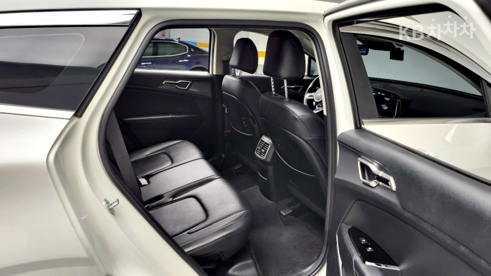 2022 - kia sportage