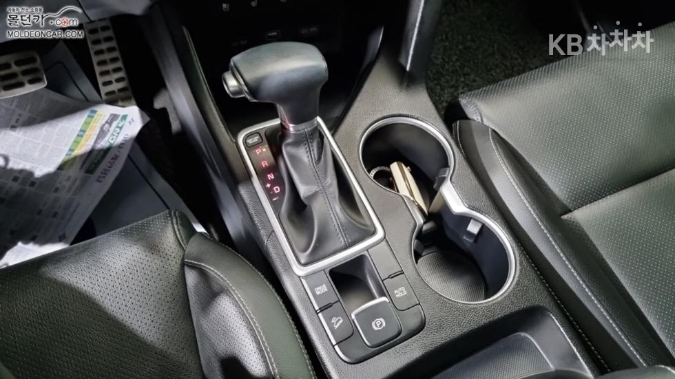 2021 - kia sportage