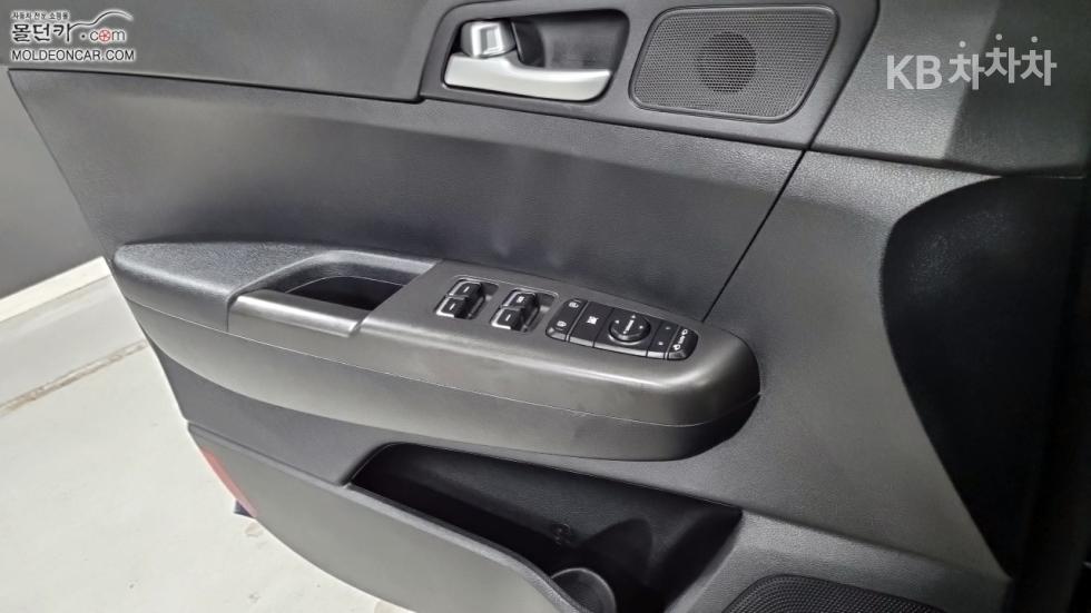 2021 - kia sportage