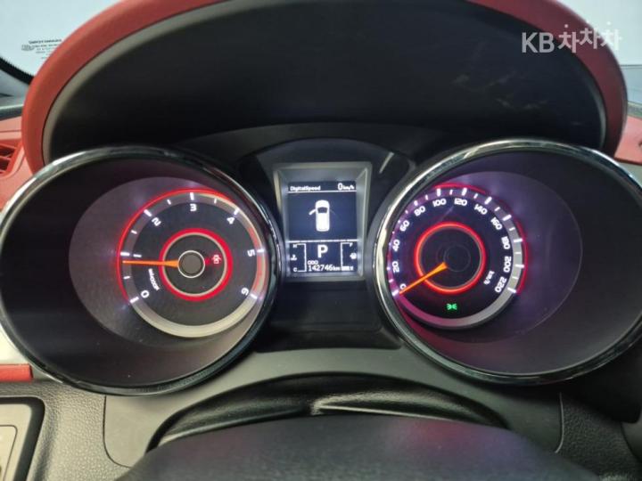 KG Mobility (Ssangyong) Tivoli Diesel LX Base Type 7