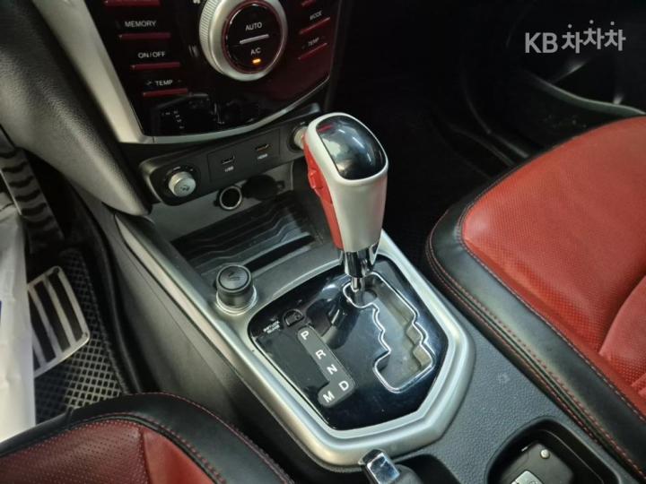 KG Mobility (Ssangyong) Tivoli Diesel LX Base Type 9