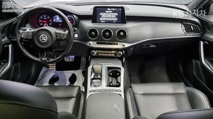 Kia Stinger 2.2 Diesel 2WD Platinum 8