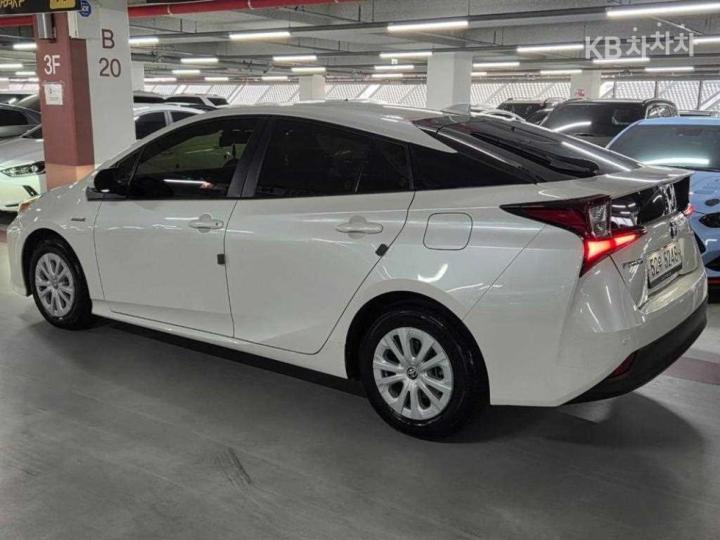 Toyota Prius 1.8 Base Type 5