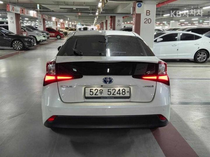 Toyota Prius 1.8 Base Type 6