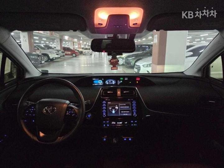 Toyota Prius 1.8 Base Type 8