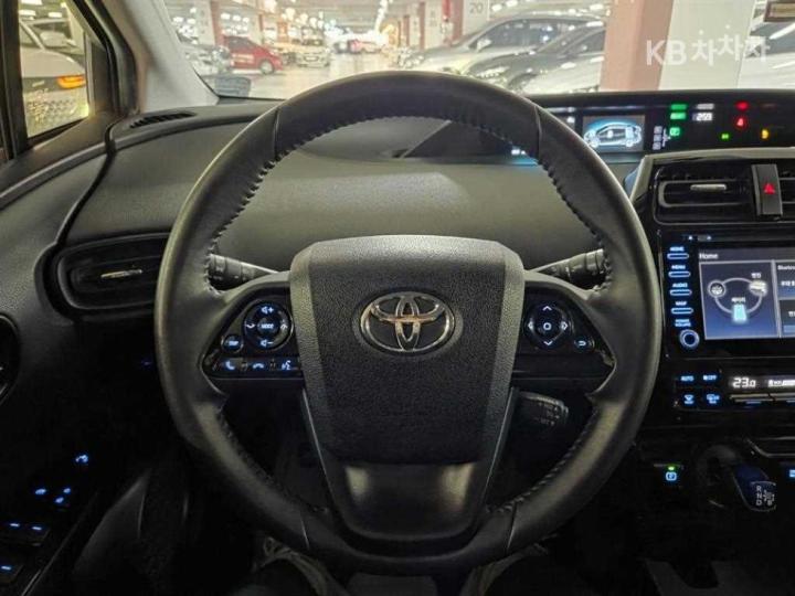 Toyota Prius 1.8 Base Type 9