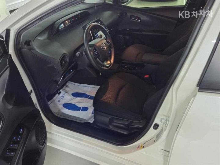 Toyota Prius 1.8 Base Type 10