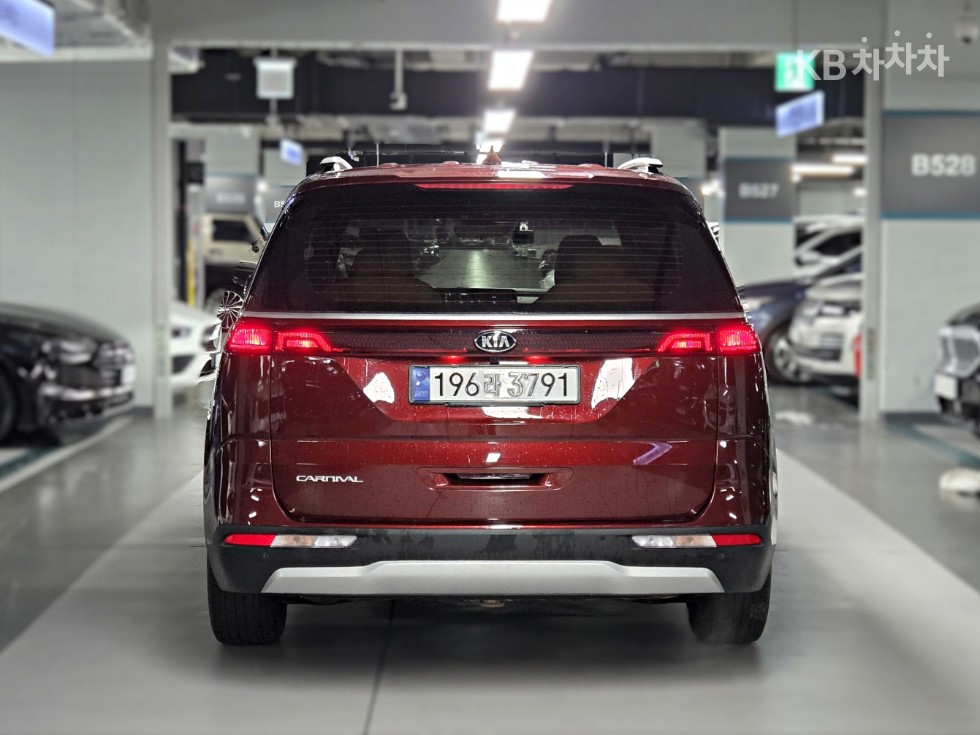 2021 - kia carnival