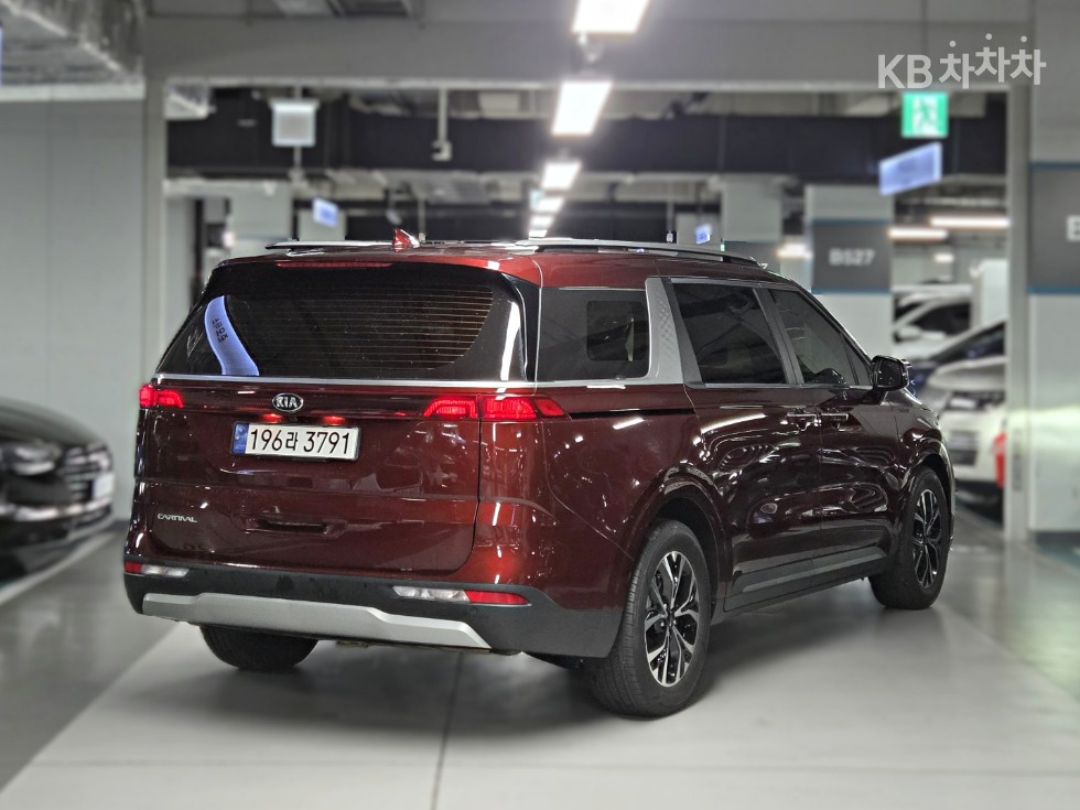 2021 - kia carnival