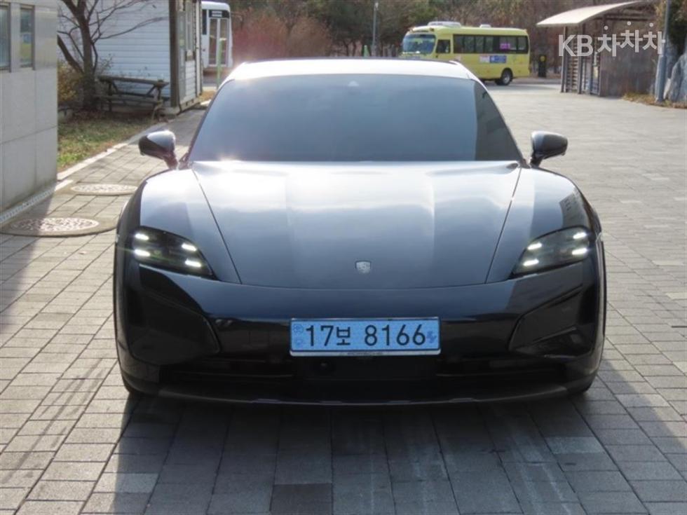 포르쉐 Taycan Cross Turismo
