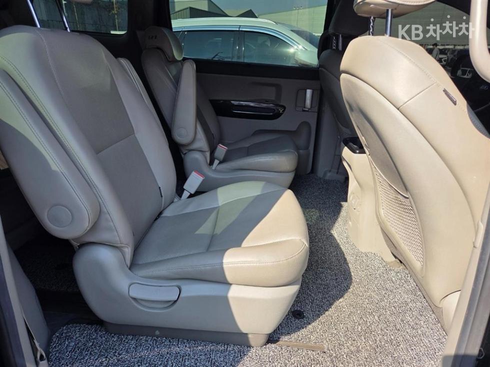 2017 - kia carnival